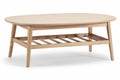 Eenvoudige ronde salontafel van hout met onderplank