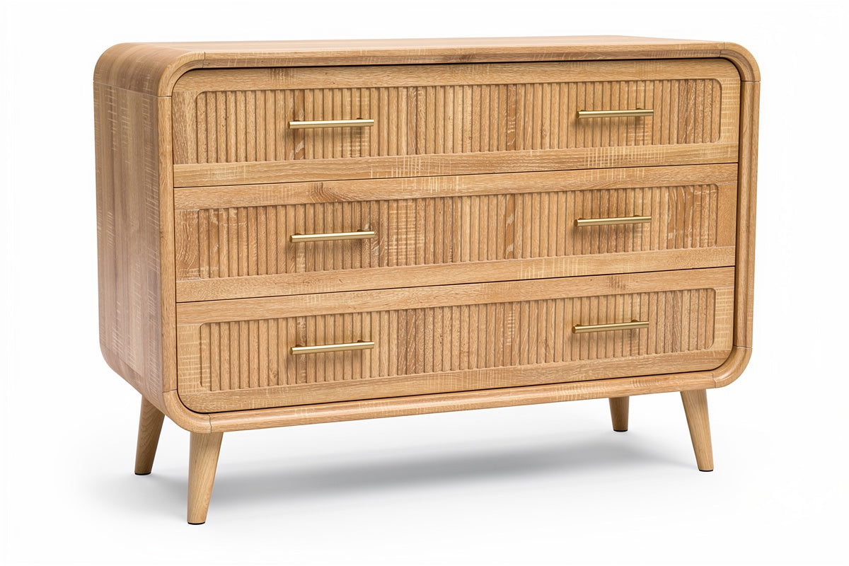 Moderne houten ladekast met drie lades en gouden handvatten